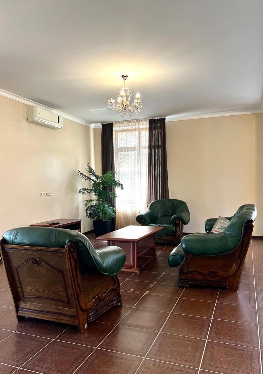 Borovik Hotel Novosilki Buitenkant foto